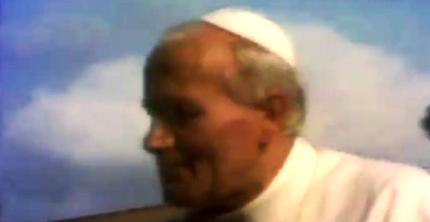 Moment zamachu na Jana Pawła II